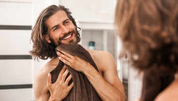 Šampón a sprchovací gél v jednom? Praktický pomocník pre muža